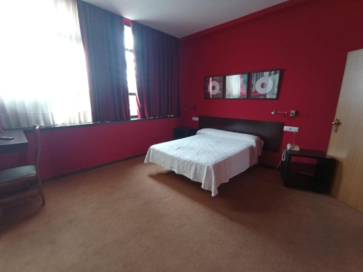 Hotel / Restaurante La Pepa Αβιλές Εξωτερικό φωτογραφία