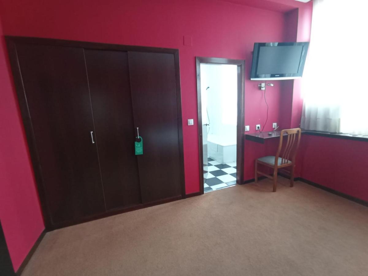 Hotel / Restaurante La Pepa Αβιλές Εξωτερικό φωτογραφία